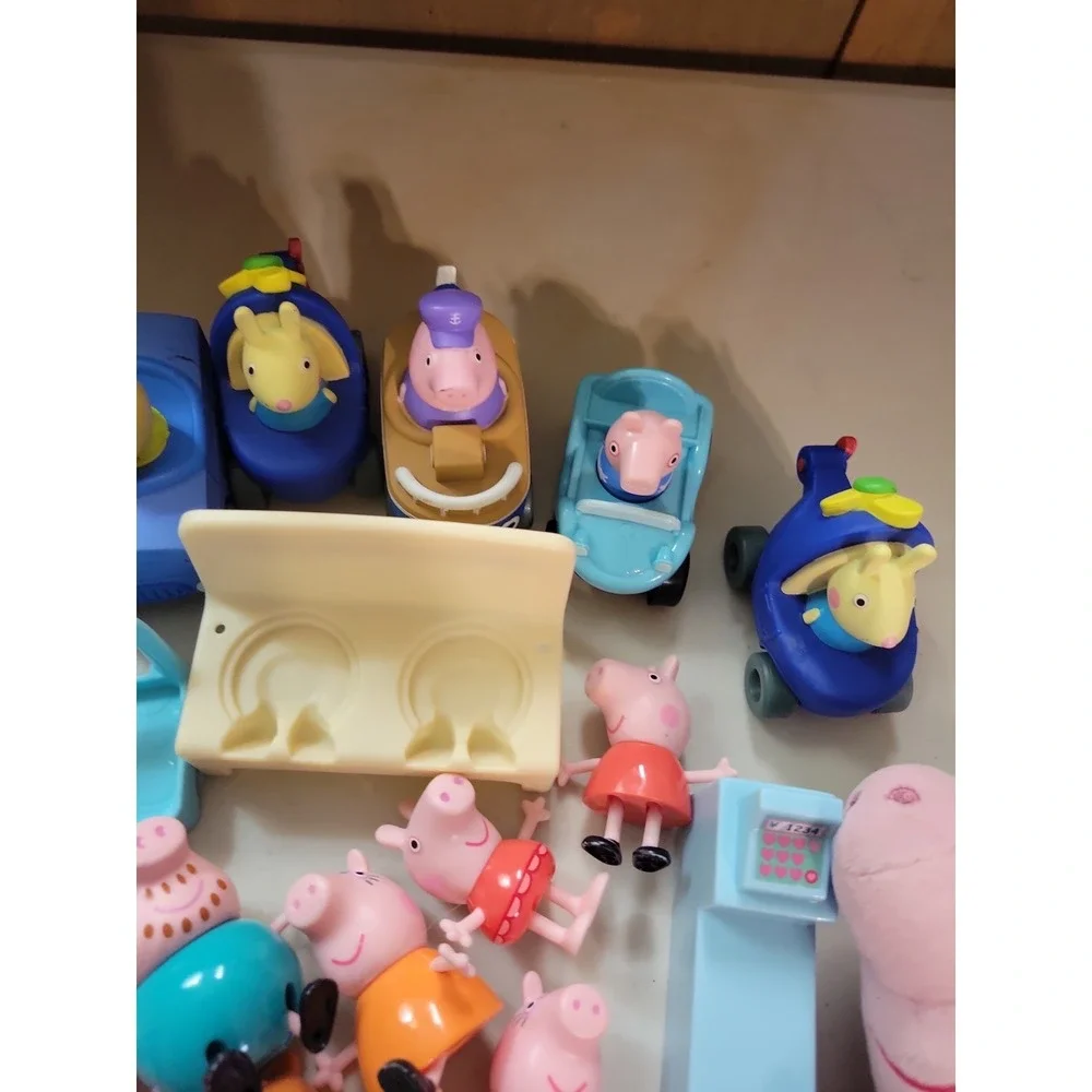 Huge mixed Lot Peppa Pig & Friends Action Figures accessories toys